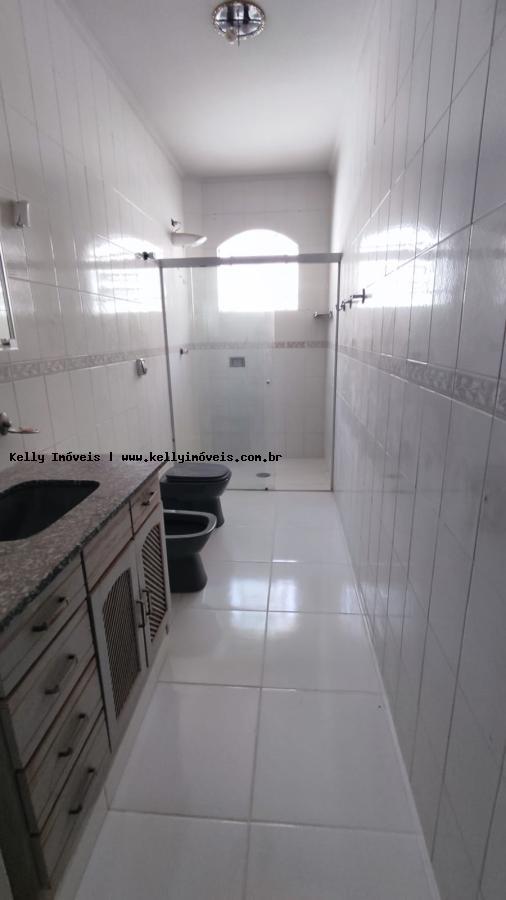 Casa para alugar com 4 quartos, 400m² - Foto 8