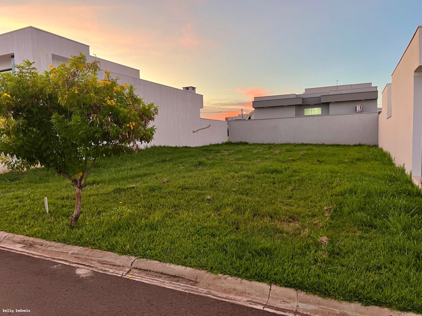 Terreno à venda, 252m² - Foto 1