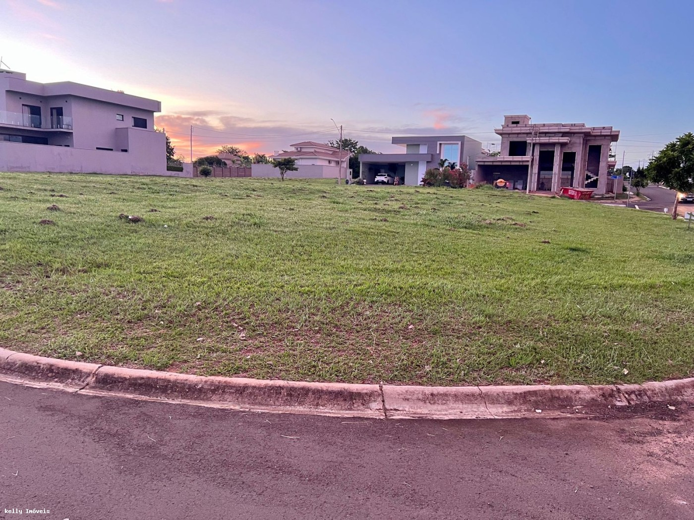 Terreno à venda, 318m² - Foto 1