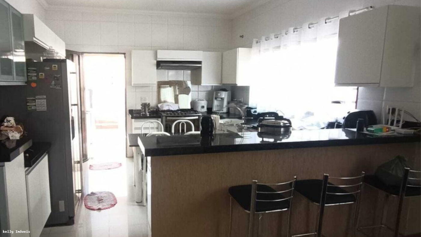 Casa à venda com 3 quartos, 332m² - Foto 5