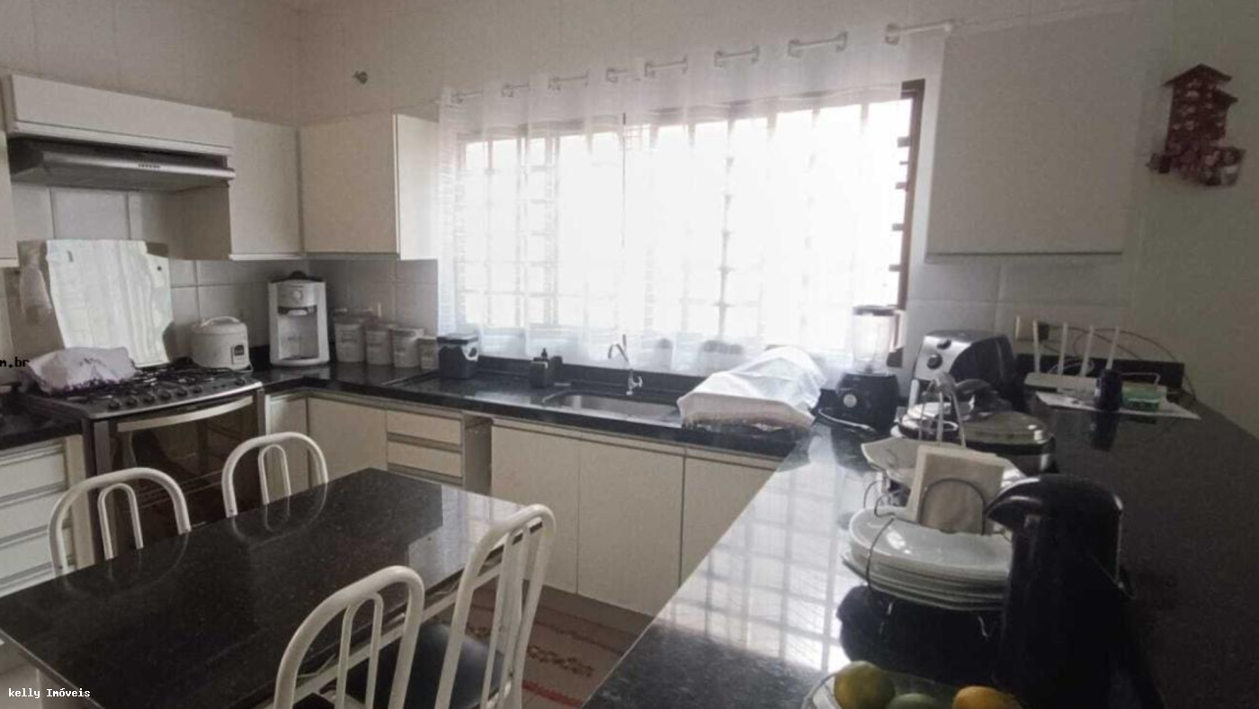 Casa à venda com 3 quartos, 332m² - Foto 15