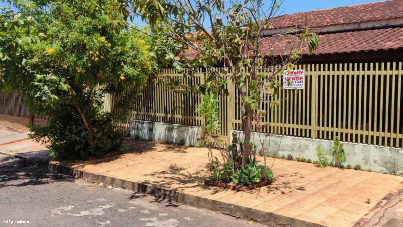 Casa à venda com 2 quartos, 276m² - Foto 1