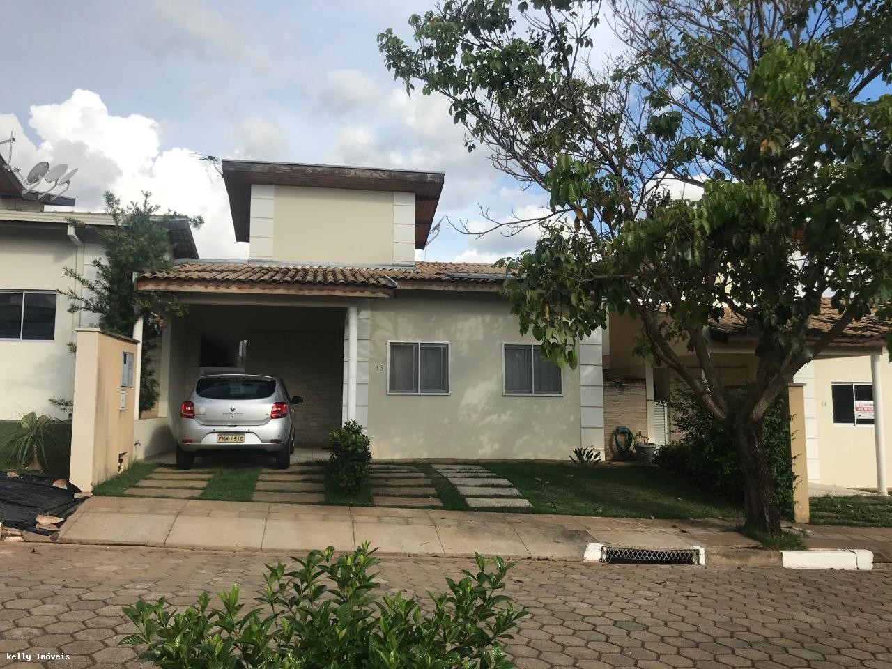 Casa de Condomínio para alugar com 3 quartos, 250m² - Foto 1