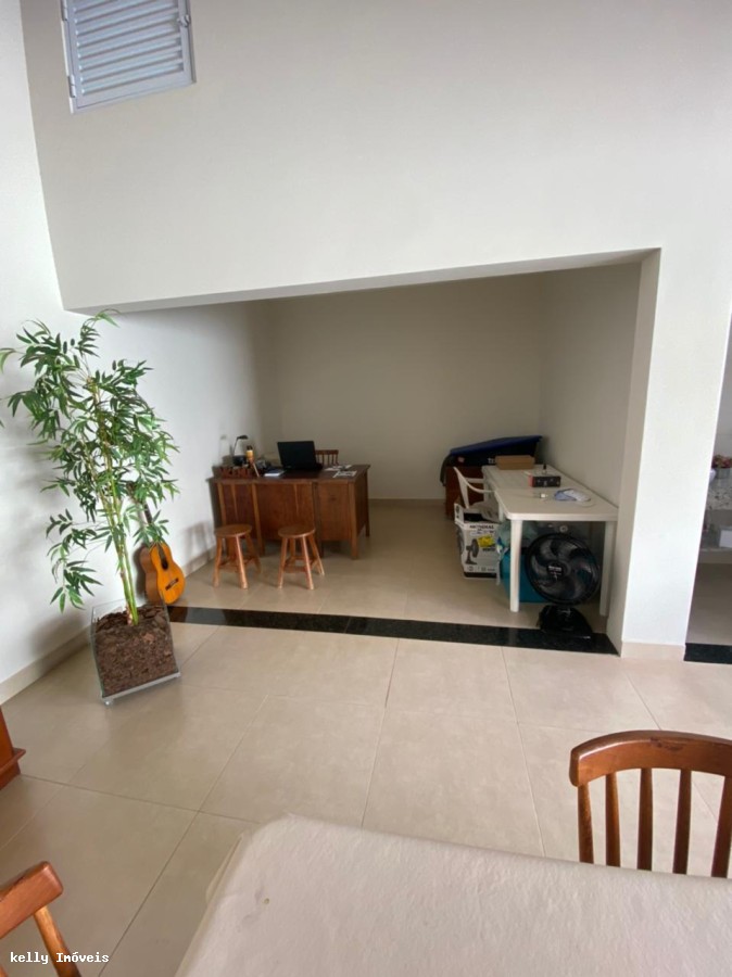 Casa de Condomínio para alugar com 3 quartos, 250m² - Foto 7