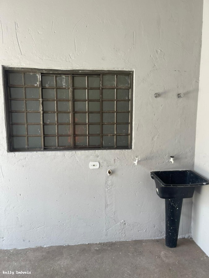 Casa para alugar com 2 quartos, 135m² - Foto 5