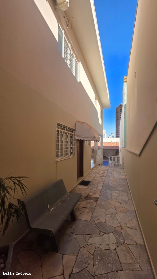 Casa para alugar com 5 quartos, 390m² - Foto 3