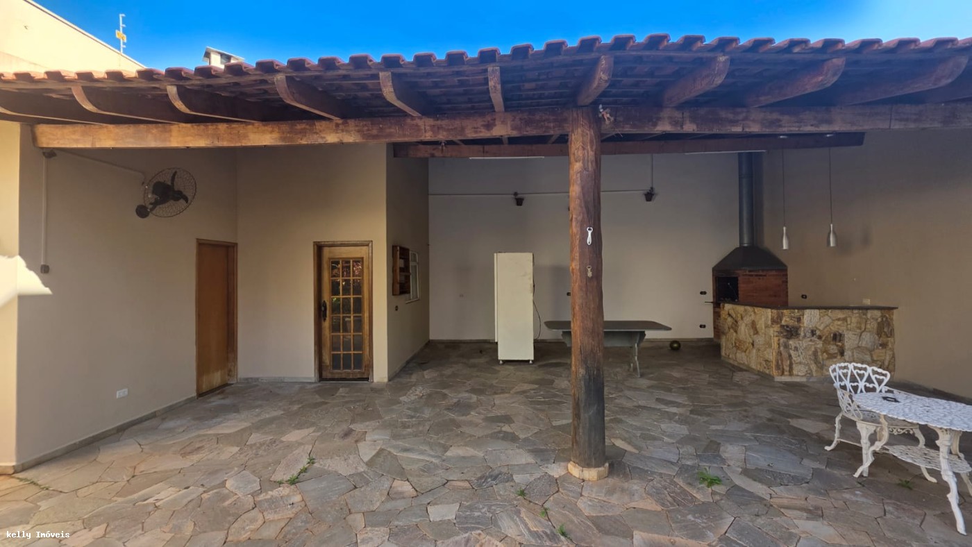 Casa para alugar com 5 quartos, 390m² - Foto 5