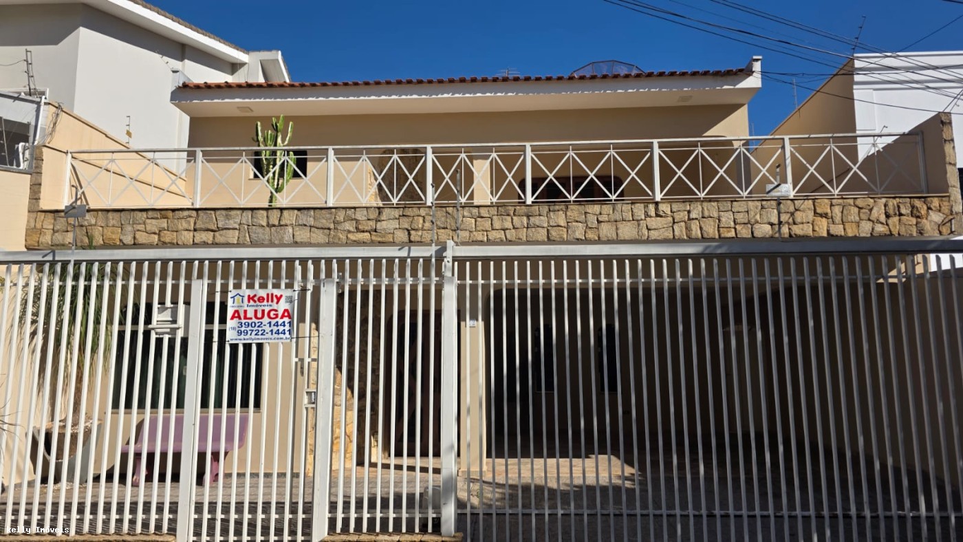 Casa para alugar com 5 quartos, 390m² - Foto 1