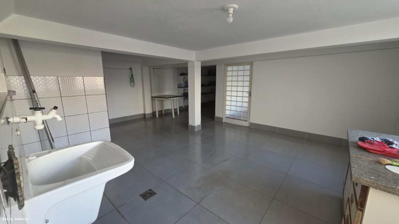 Casa para alugar com 5 quartos, 390m² - Foto 10