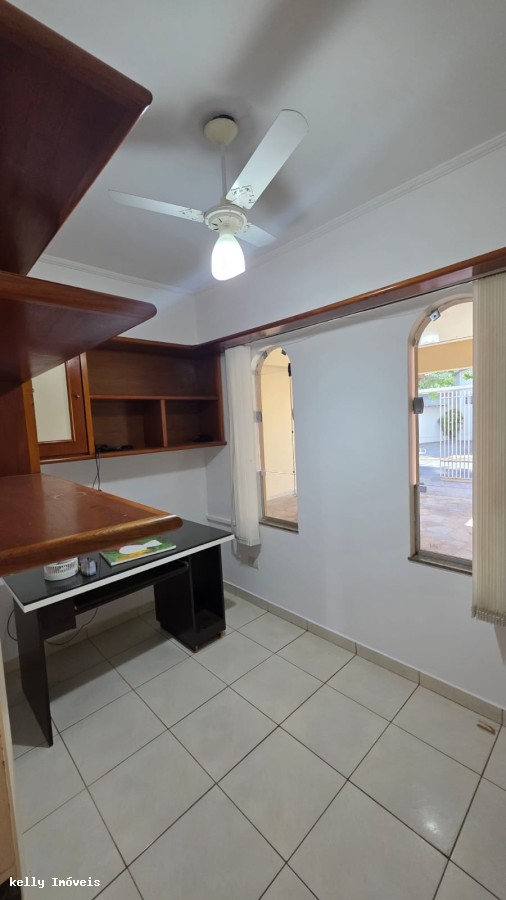 Casa para alugar com 5 quartos, 390m² - Foto 17