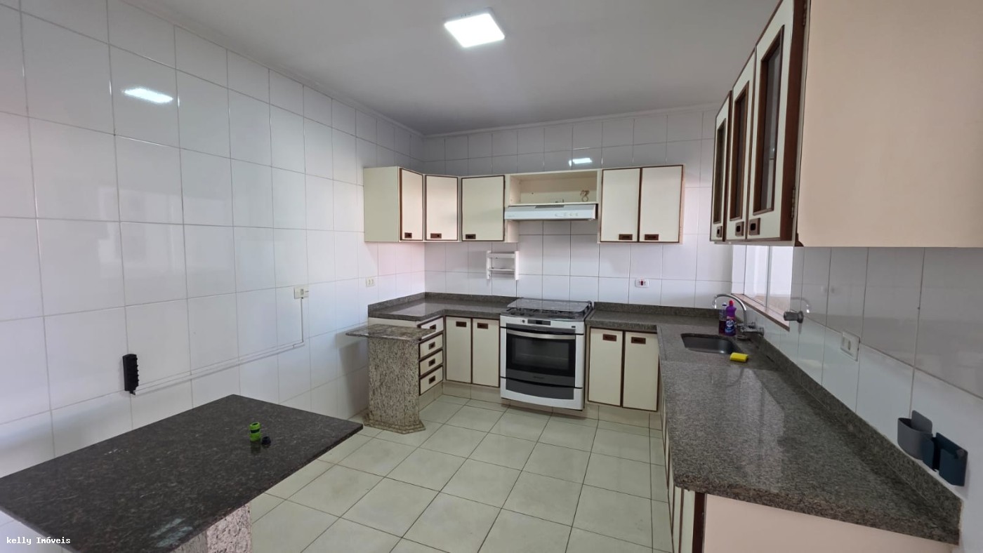 Casa para alugar com 5 quartos, 390m² - Foto 24