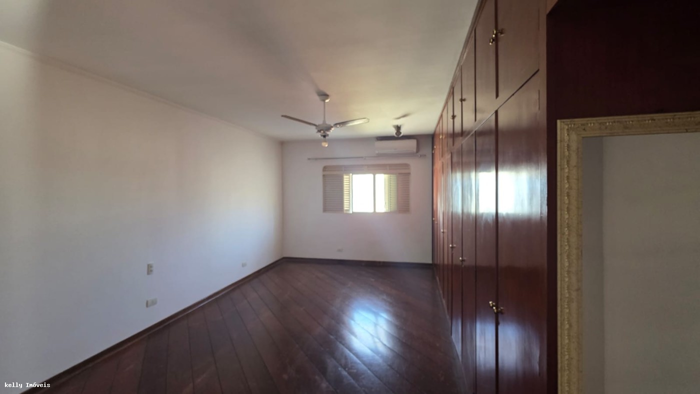 Casa para alugar com 5 quartos, 390m² - Foto 31