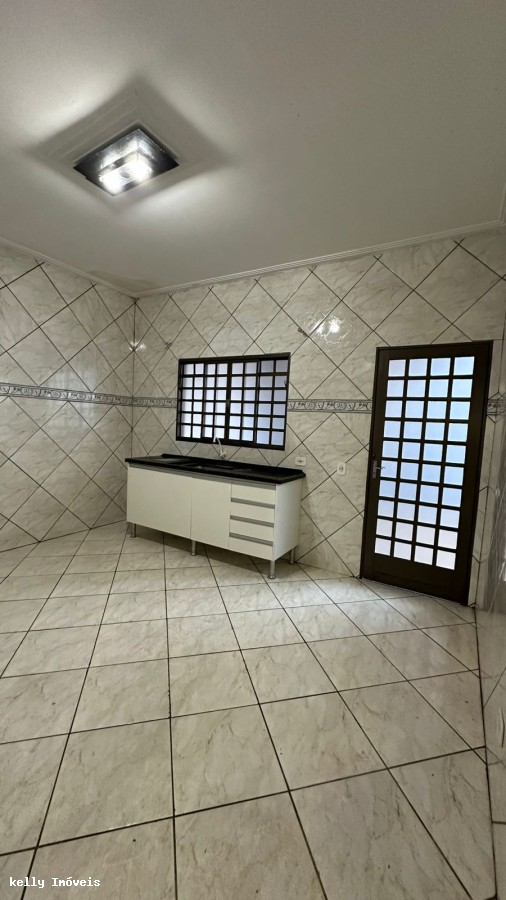 Casa para alugar com 2 quartos, 135m² - Foto 15