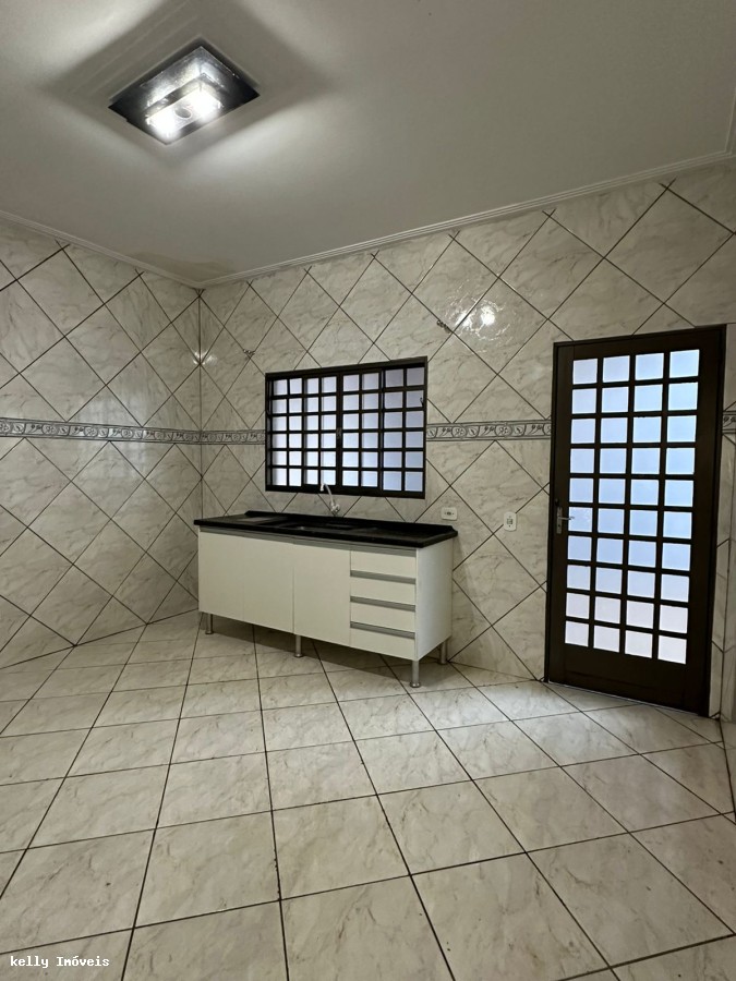Casa para alugar com 2 quartos, 135m² - Foto 14