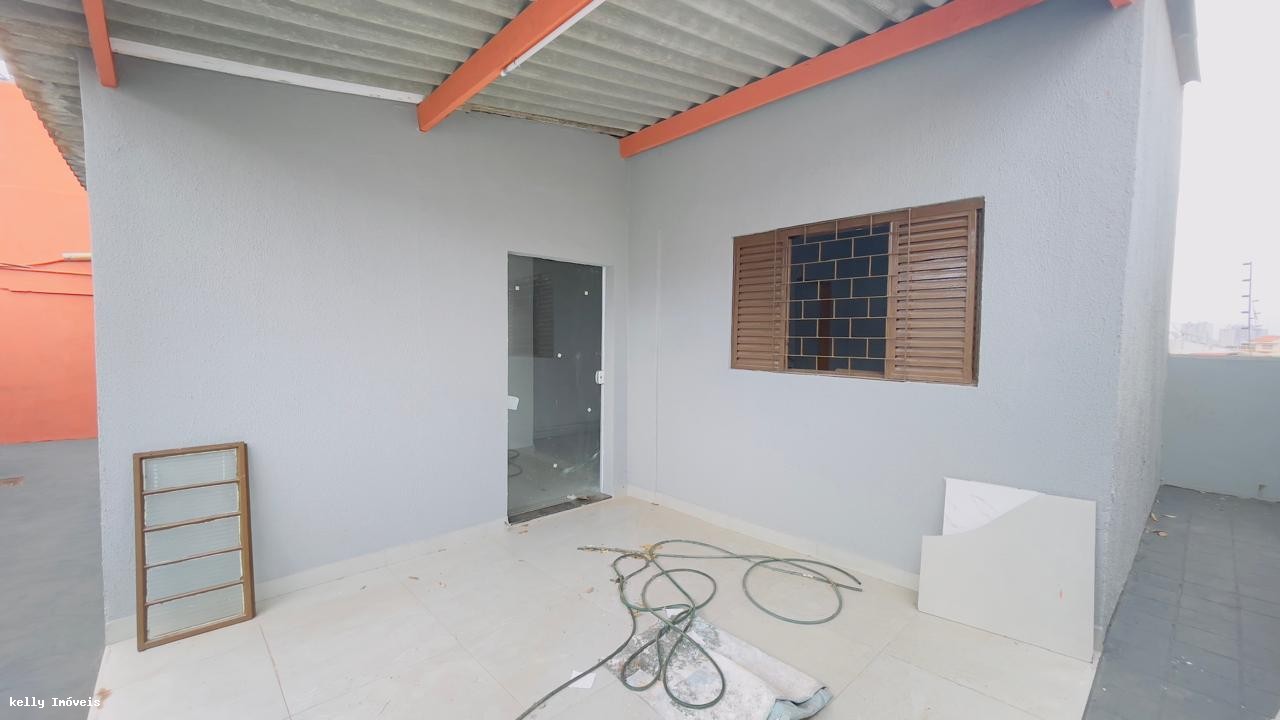Casa para alugar com 2 quartos, 150m² - Foto 14