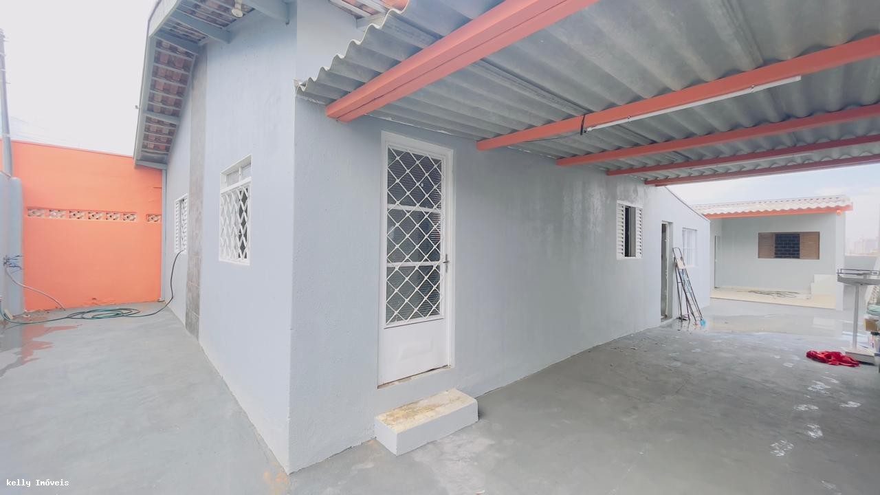 Casa para alugar com 2 quartos, 150m² - Foto 1
