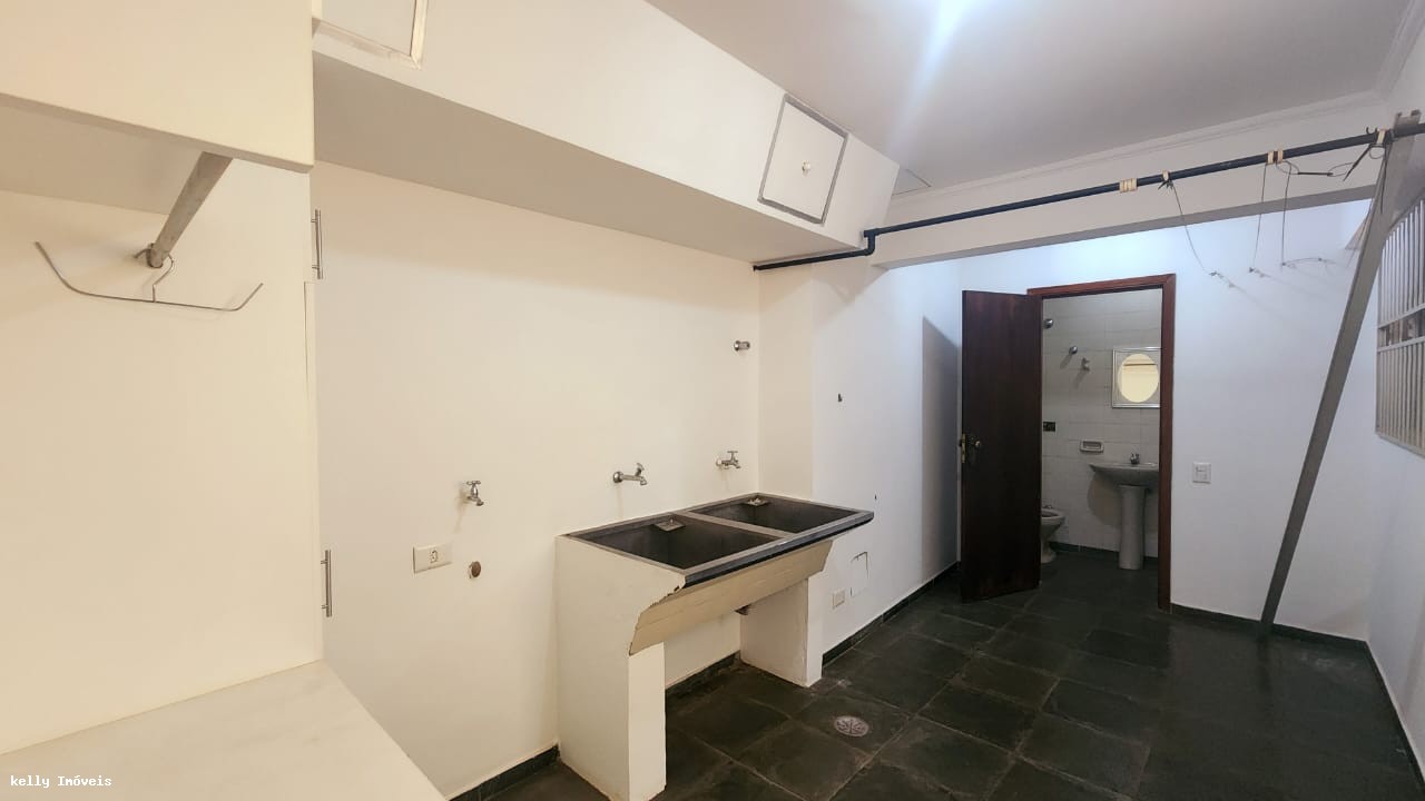 Apartamento para alugar com 3 quartos, 216m² - Foto 9