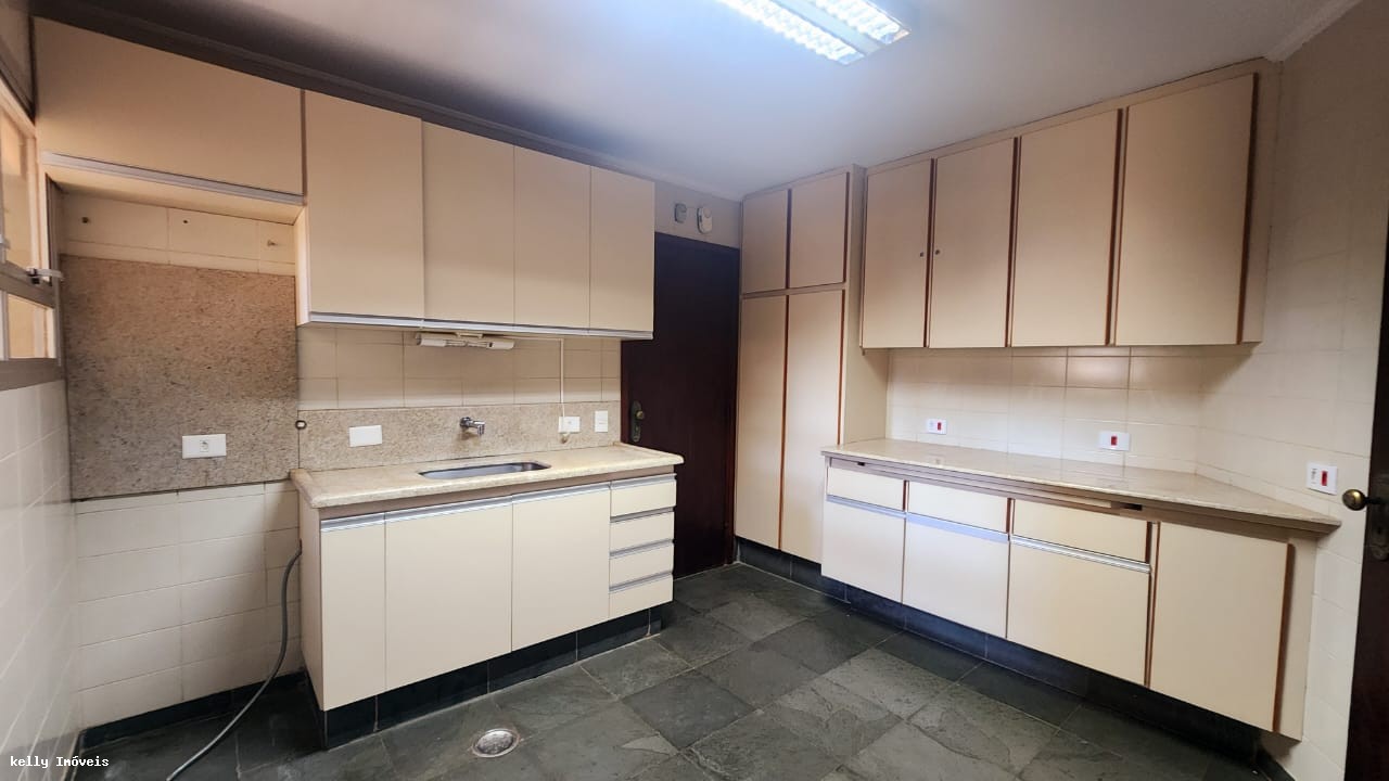 Apartamento para alugar com 3 quartos, 216m² - Foto 8