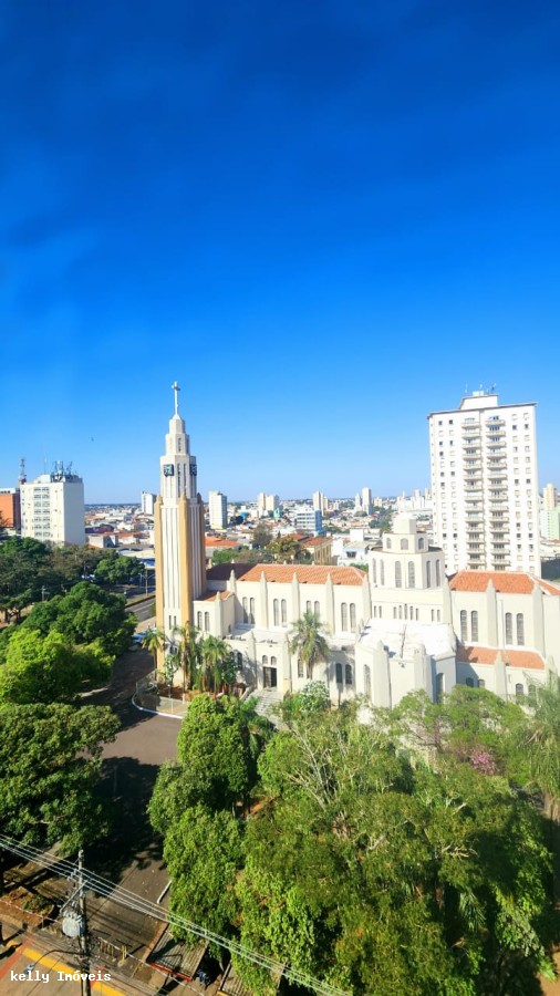 Apartamento para alugar com 3 quartos, 216m² - Foto 1