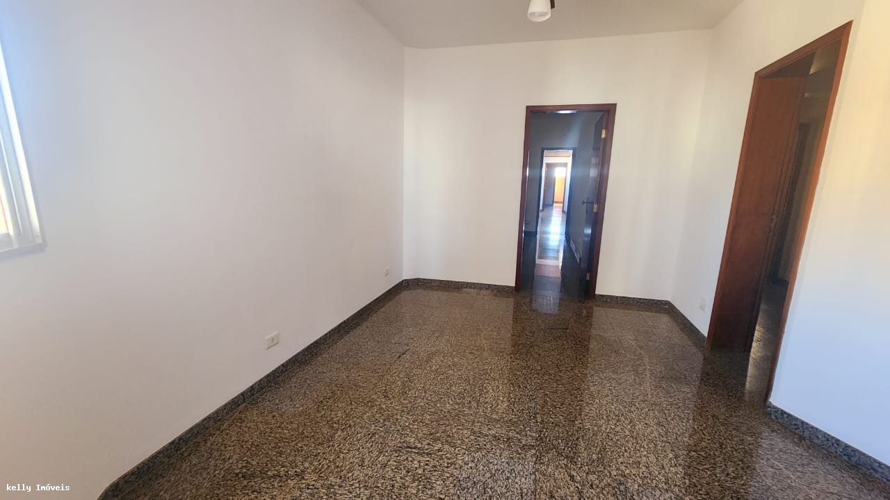 Apartamento para alugar com 3 quartos, 216m² - Foto 17