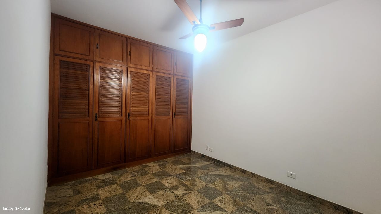 Apartamento para alugar com 3 quartos, 216m² - Foto 14