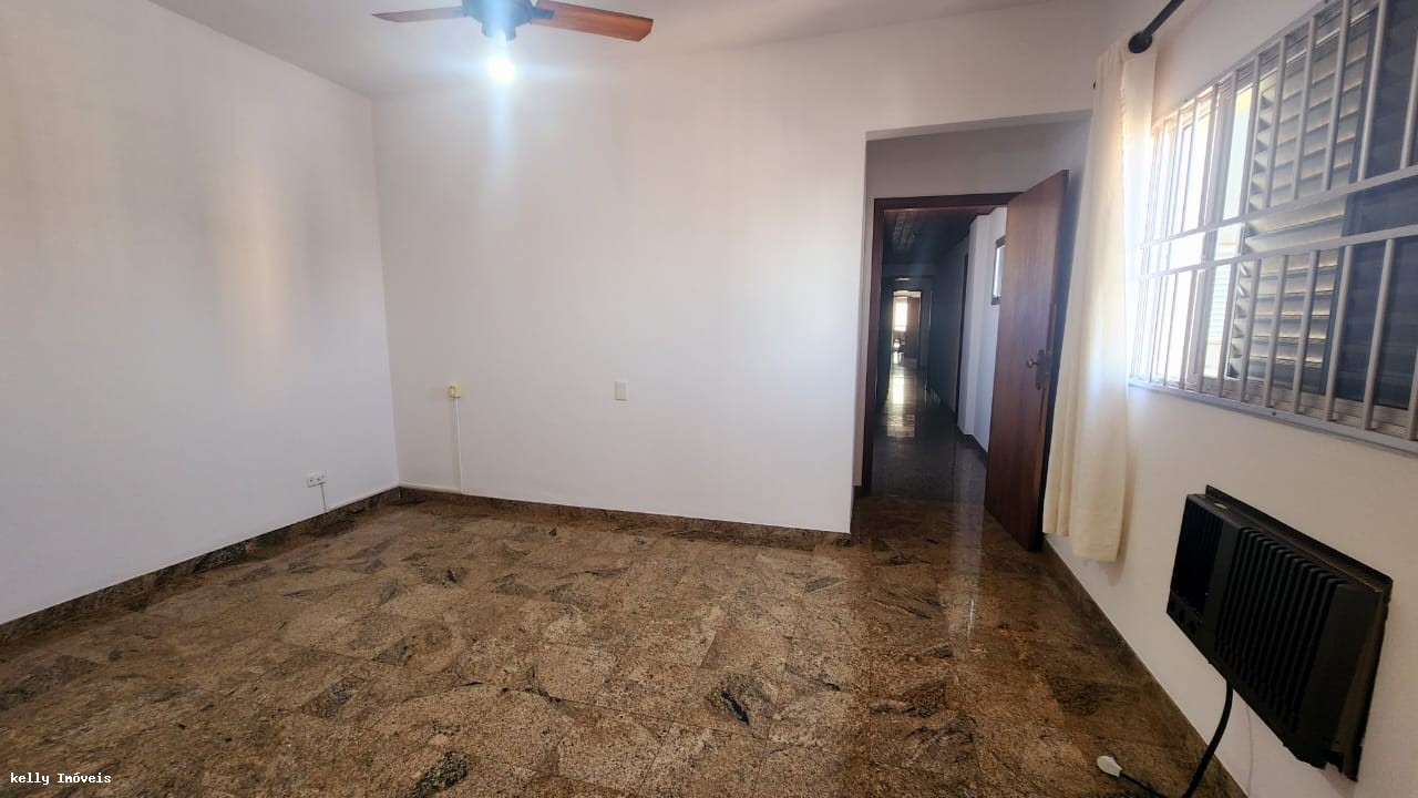 Apartamento para alugar com 3 quartos, 216m² - Foto 18