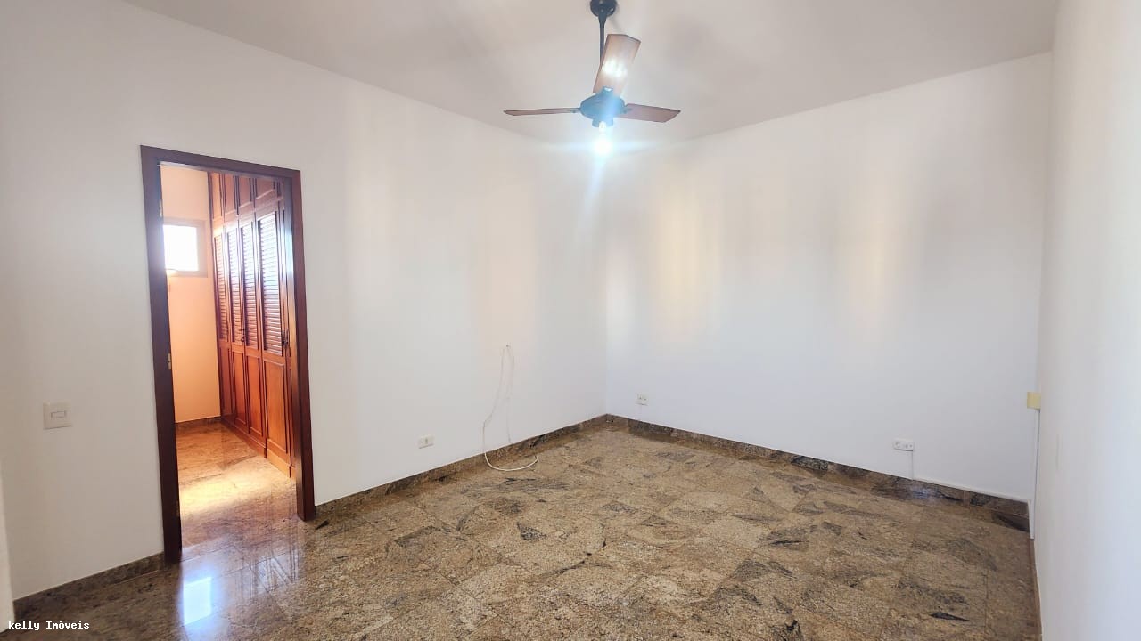 Apartamento para alugar com 3 quartos, 216m² - Foto 19