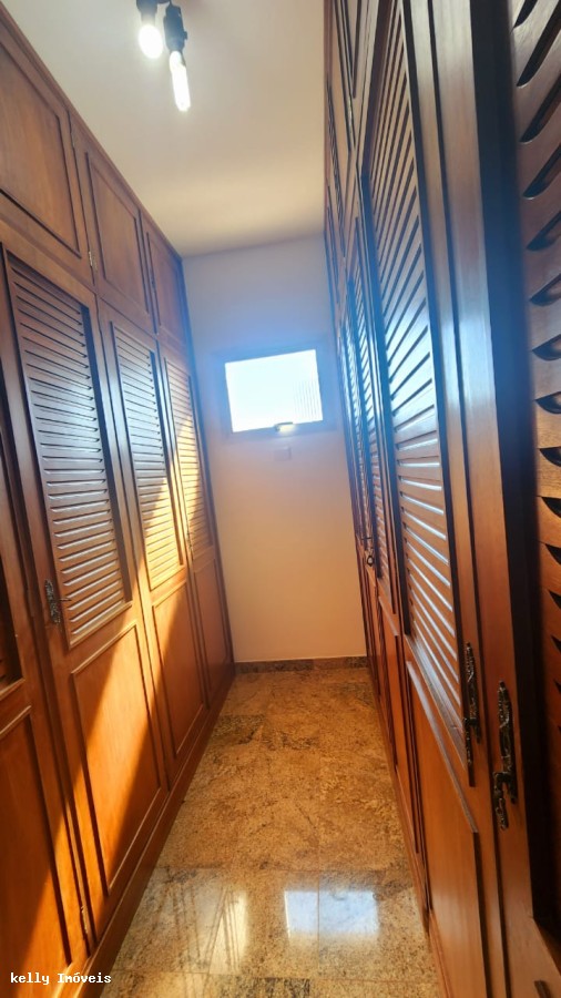 Apartamento para alugar com 3 quartos, 216m² - Foto 20