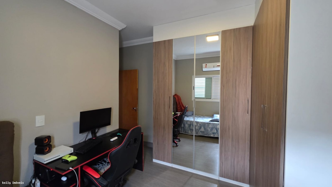 Casa, 3 quartos, 211 m² - Foto 13