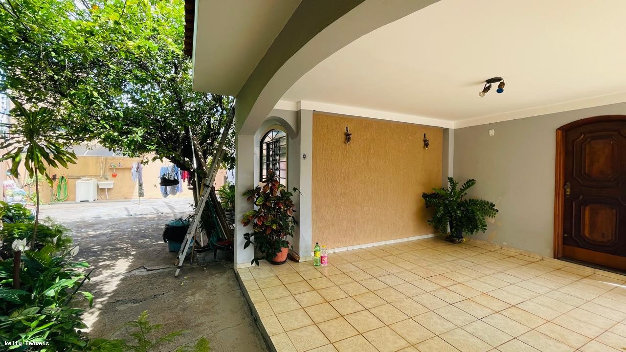 Casa, 3 quartos, 231 m² - Foto 2