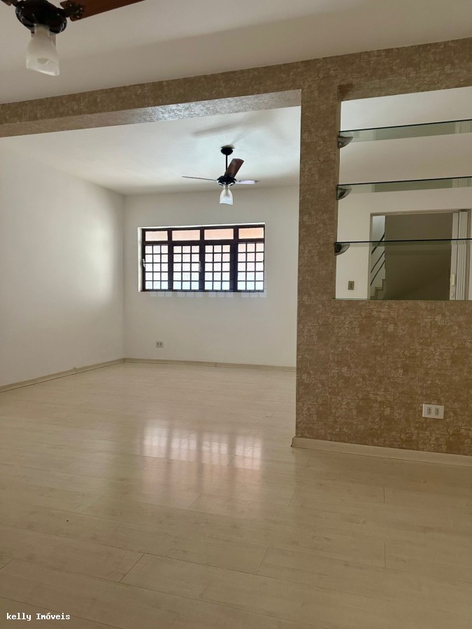 Casa, 3 quartos, 242 m² - Foto 3