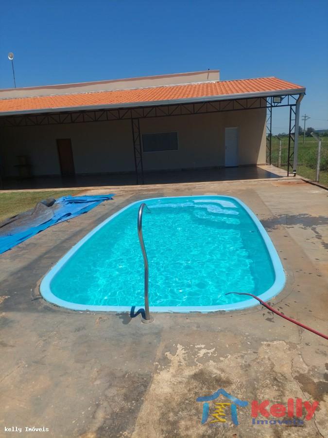 Chácara, 3 quartos, 180 m² - Foto 1