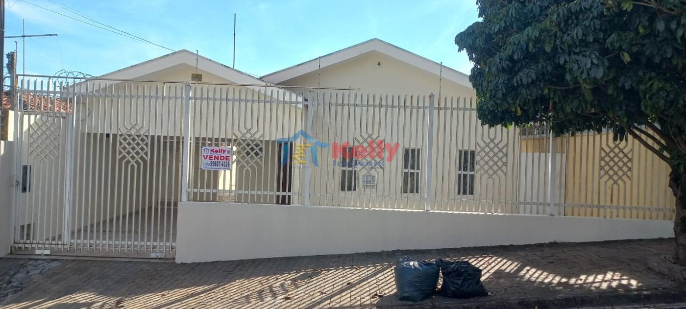 Casa, 3 quartos, 208 m² - Foto 1